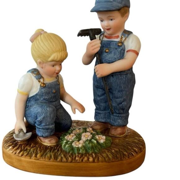 COUNTRY STORE, LIMITED EDITION, “ LITTLE FARMERS” porcelain figurine - Picture 7 of 9